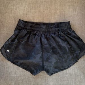 Camo Lululemon hotty hot shorts